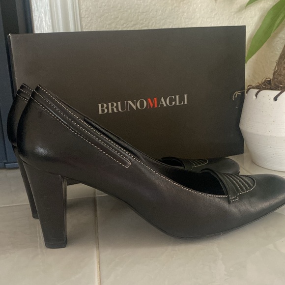 Bruno Magli Nappa Cuoio Devita black leather heels.  Made in Italy - Picture 2 of 9